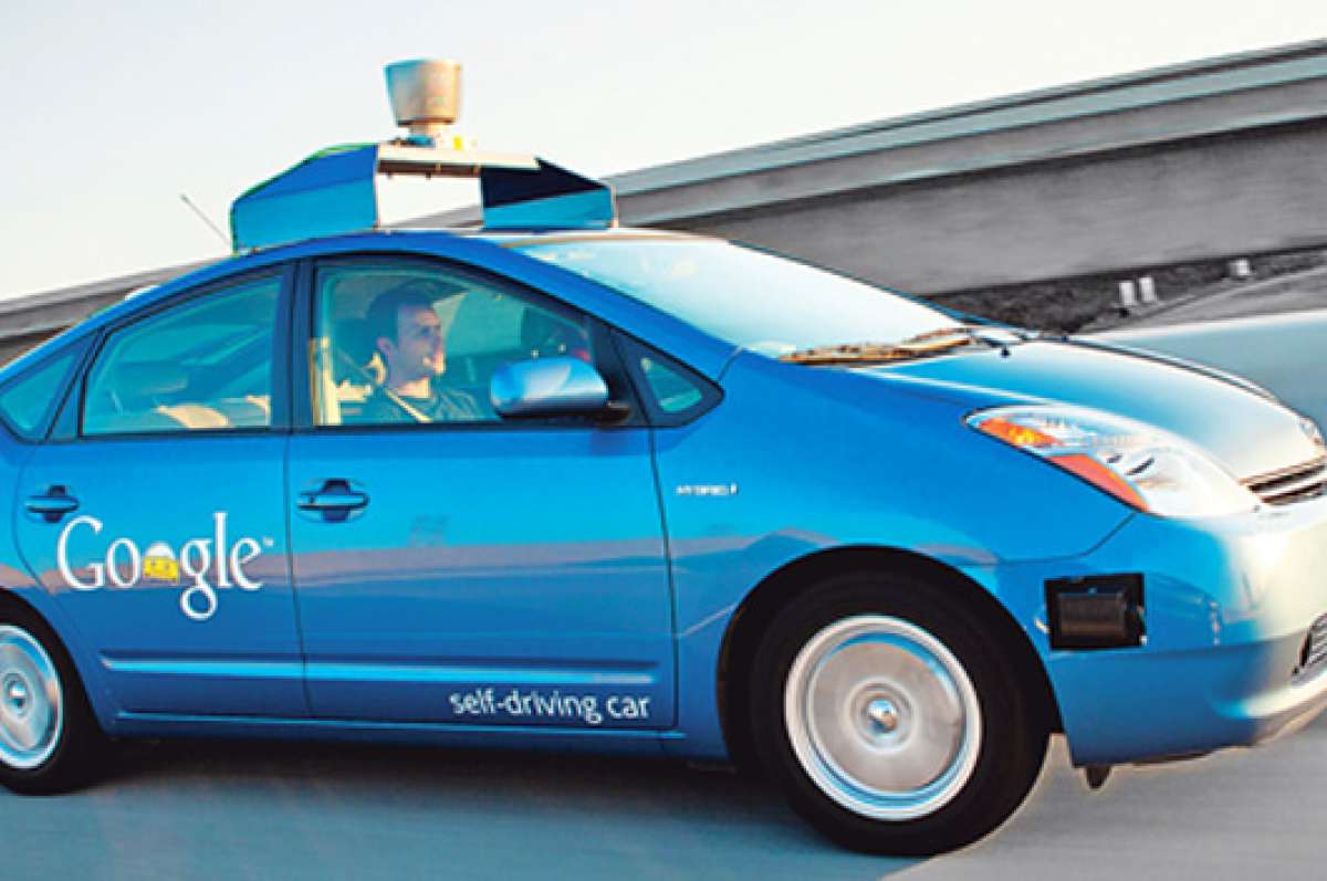 Google present&oacute; este a&ntilde;o su veh&iacute;culo de conducci&oacute;n aut&oacute;noma que se moviliza sin conductor. Foto: Tomado de www.gadgetguay.com