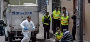 La Polic&iacute;a Nacional realiz&oacute; el reconocimiento de la escena del crimen y los cuerpos fueron trasladados a la morgue.