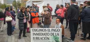 En los exteriores de la Asamblea un grupo de jubilados se instal&oacute; en huelga de hambre.