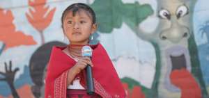 En la Unidad Educativa Intercultural Tr&aacute;nsito Amagua&ntilde;a, en Quito, los peque&ntilde;os estudiantes llegaron a las aulas con su vestimenta tradicional.