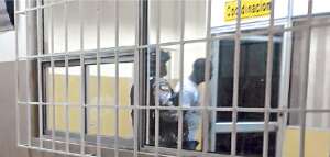 Al menos 4 uniformados del GOE estuvieron en las detenciones de 3 personas en la bodega del IESS. Foto: Mar&iacute;a Fernanda Arreaga / El Tel&eacute;grafo.