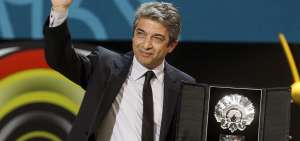San Sebasti&aacute;n corona su amor por Ricardo Dar&iacute;n con premio honor&iacute;fico