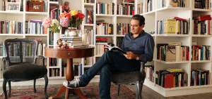 Su libro El ruido de las cosas al caer ha sido galardonado con el International IMPAC Dublin Literary Award 2014 y con el premio Alfaguara en 2011. 