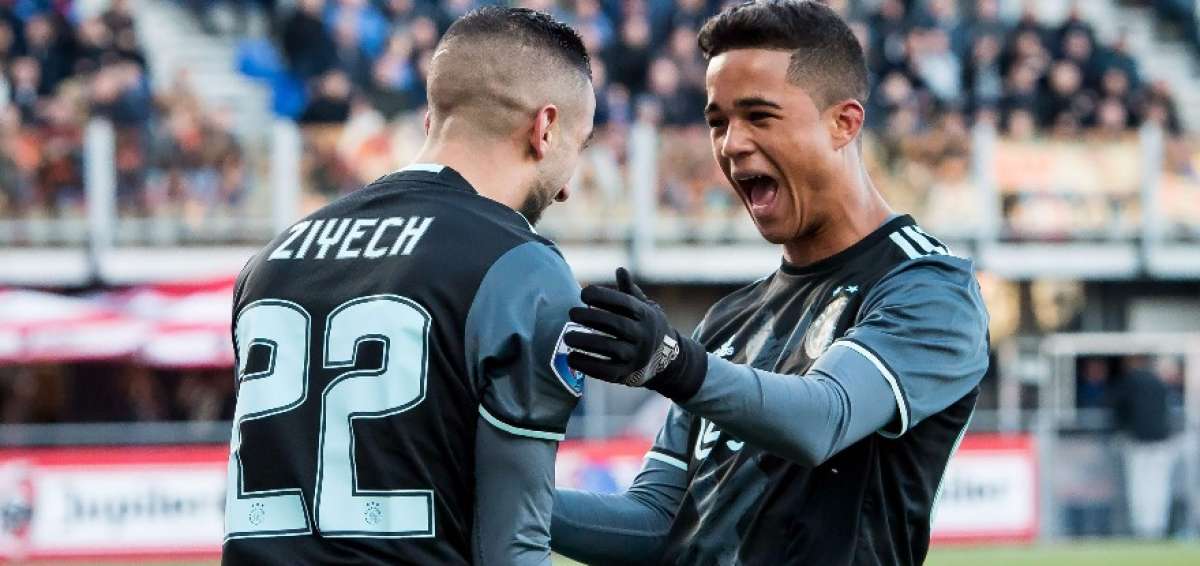 Esta temporada, Justin Kluivert suma 9 partidos en la Eredivisie y 2 en la Europa League. 