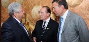 Los exdirigentes: Luis Chiriboga (I), de la Federaci&oacute;n Ecuatoriana de F&uacute;tbol, Eugenio Figueredo (c) y Juan &Aacute;ngel Napout, ambos expresidentes de la Conmebol, est&aacute;n implicados en el mayor esc&aacute;ndalo de corrupci&oacute;n de la FIFA y Conmebol