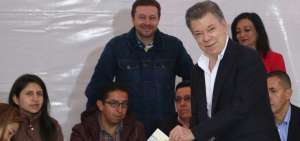 Inicia en Colombia votaci&oacute;n en plebiscito sobre pacto de paz con FARC
