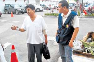 El doctor Segundo Cevallos y el chofer Harry Luces estuvieron ayer en el ECU 911. Foto: Cortes&iacute;a