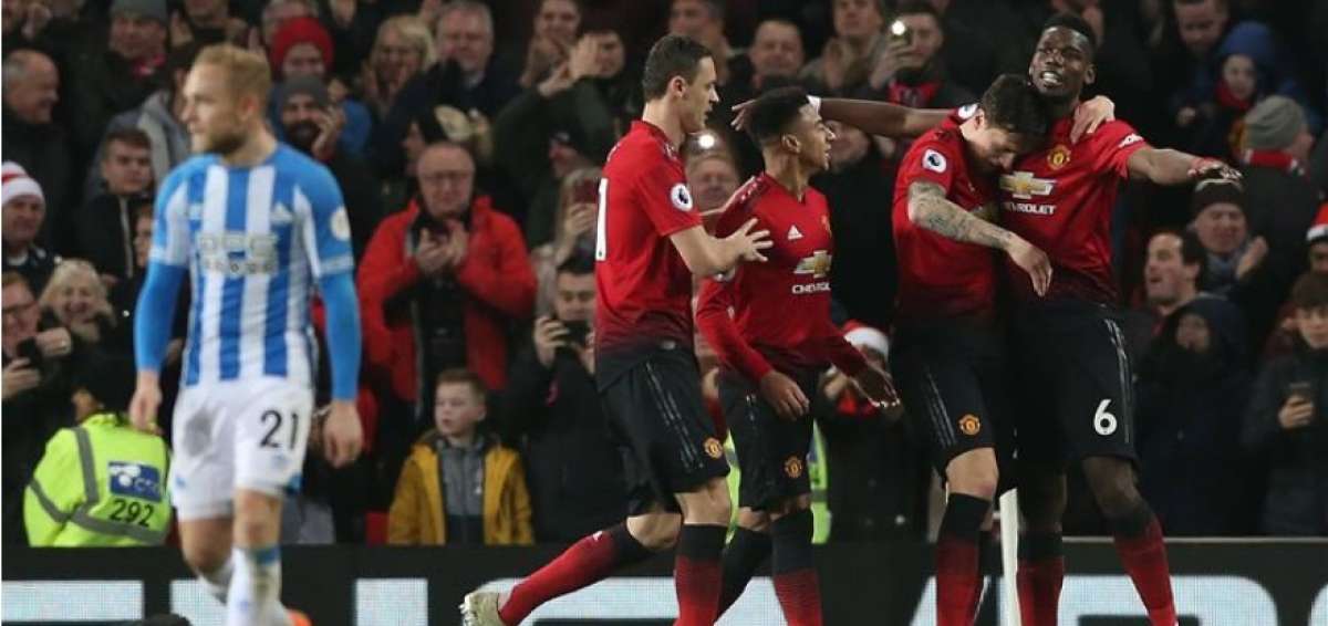 Pogba asienta la mejor&iacute;a del Manchester United en el Boxing Day