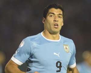Luis Su&aacute;rez sigue su recuperaci&oacute;n luego de operarse de la rodilla. Foto: AFP