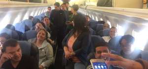 Tame aclara que vuelo 173 no pudo aterrizar por problemas meteorol&oacute;gicos; pasajeros protestaron