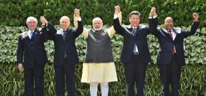 Los presidentes Michel Temer (Brasil), Vladimir Putin (Rusia), Narendra Modi (primer ministro de la India ), Xi Jinping (China) y Jacob Zuma (Sud&aacute;frica) en la India.