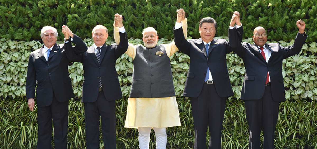 Los presidentes Michel Temer (Brasil), Vladimir Putin (Rusia), Narendra Modi (primer ministro de la India ), Xi Jinping (China) y Jacob Zuma (Sud&aacute;frica) en la India.