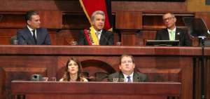 Moreno reitera que se mantendr&aacute; la dolarizaci&oacute;n y no habr&aacute; moneda paralela