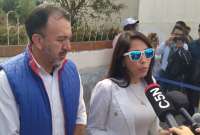 ´Pabel Muñoz llegó a votar en compañía de la candidata Luisa González.