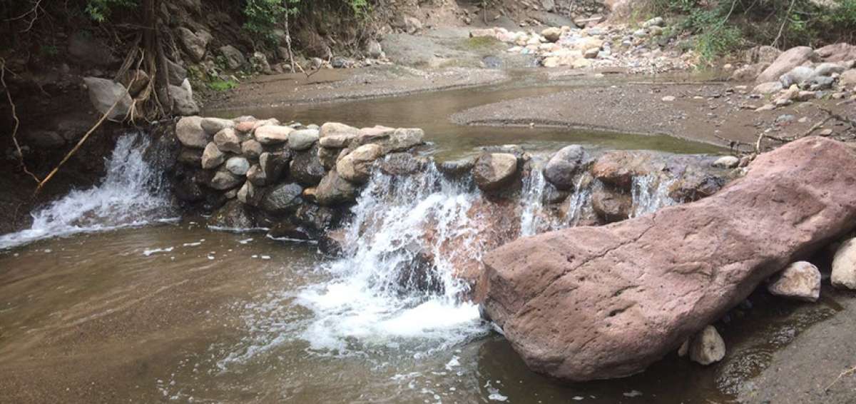 La poblaci&oacute;n de Loja utiliza el tajamar para conseguir agua dulce, pues en ciertos lugares de la provincia es escaso dicho recurso natural.