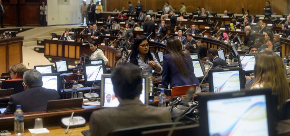 Legisladores expectantes sobre el endeudamiento p&uacute;blico. Empresarios esperan que el proyecto de ley cumpla con lo solicitado en los di&aacute;logos. 