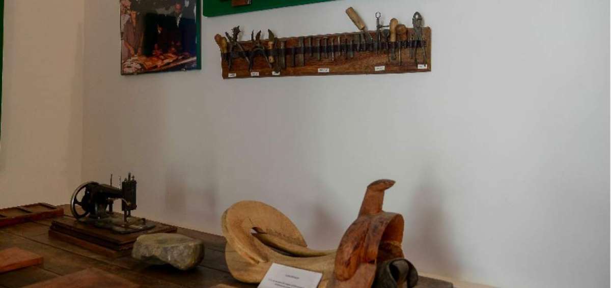 Desde 1870, durante 100 a&ntilde;os, en estas instalaciones funcion&oacute; el Municipio de Cotacachi.  