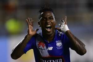 El atacante Killer Bola&ntilde;os marc&oacute; a los 82 y 89 minutos ante el cuadro colombiano. Foto: AFP