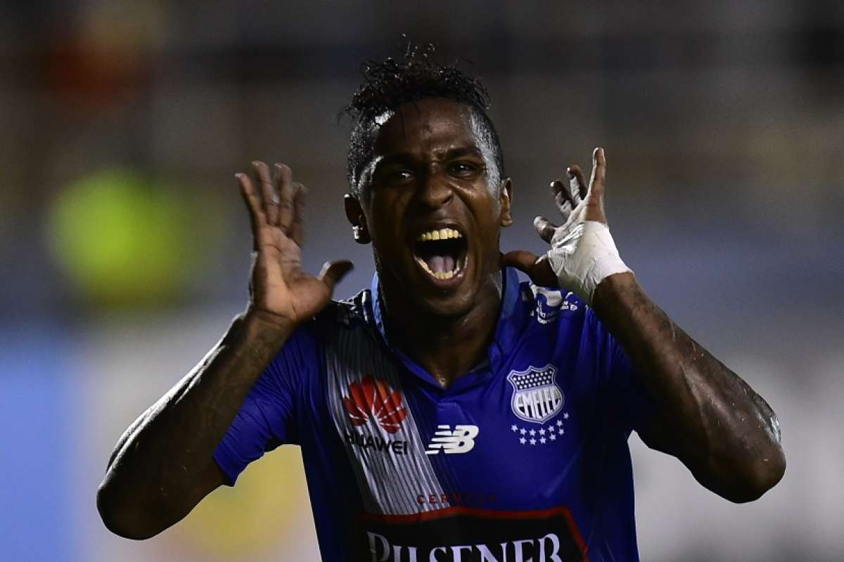El atacante Killer Bola&ntilde;os marc&oacute; a los 82 y 89 minutos ante el cuadro colombiano. Foto: AFP