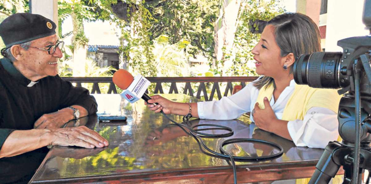 Mar&iacute;a &Aacute;ngela Cevallos es la presentadora y creadora del programa &lsquo;Memorias&rsquo;, transmitido en horario estelar. Cortes&iacute;a