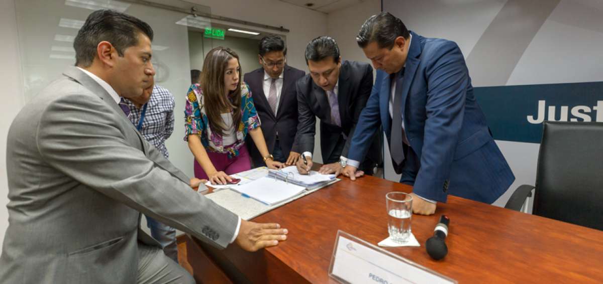 Autoridades del Consejo de la Judicatura durante la asignaci&oacute;n de causas que se cumpli&oacute; dentro del proceso de selecci&oacute;n de jueces.