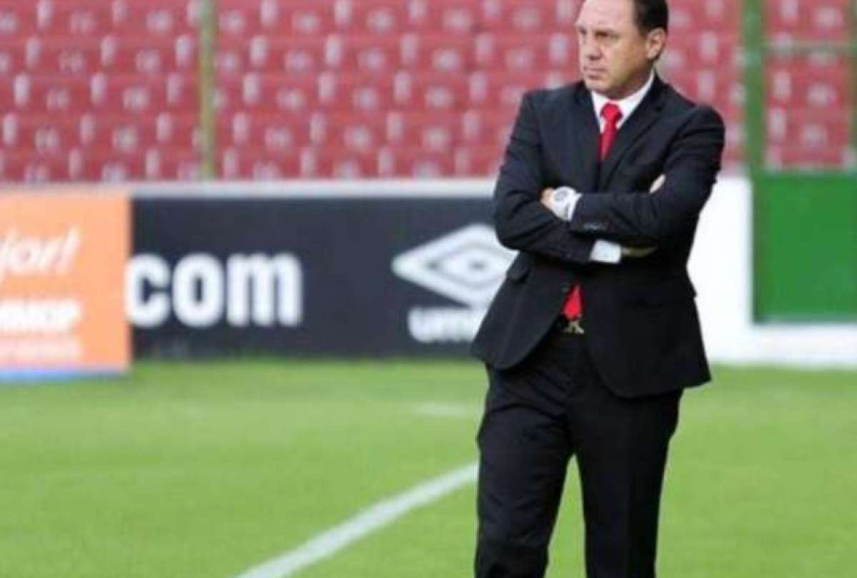 Aguinaga criticó a la selección nacional