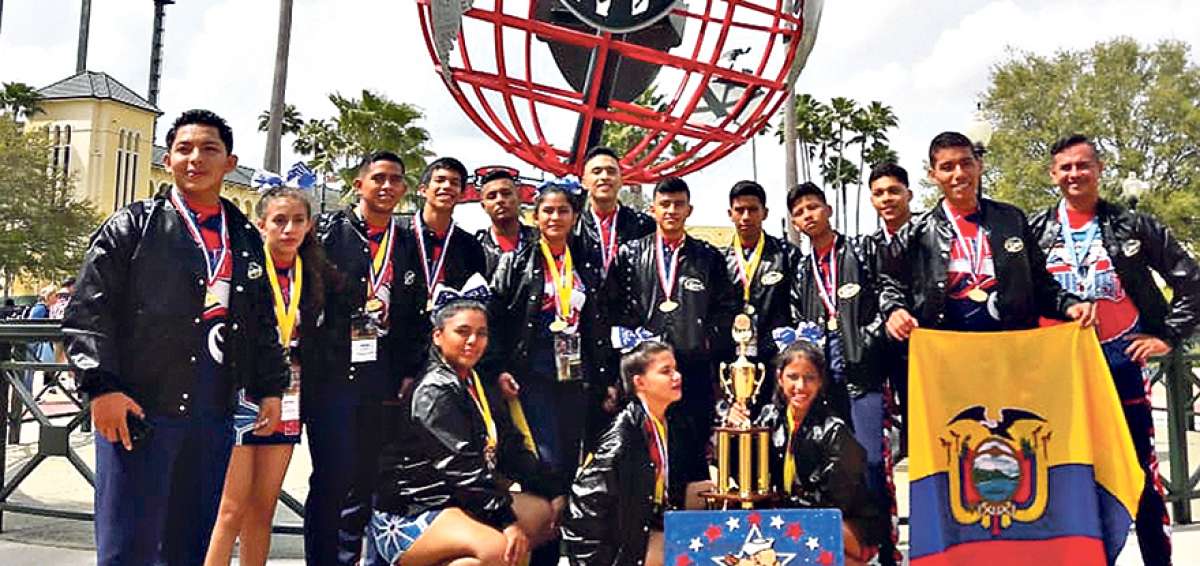 Los chicos de la categor&iacute;a mixta que triunfaron en Orlando, Florida.
