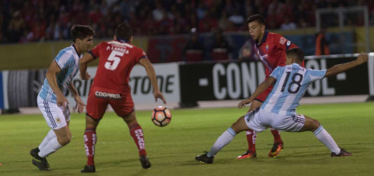Atl&eacute;tico Tucum&aacute;n tuvo que jugar con el uniforme de la selecci&oacute;n argentina Sub 20 debido a que sus prendas no alcanzaron a llegar al estadio. 