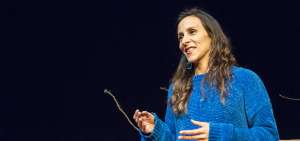Magdalena Soto, codirectora de la Escuela Internacional de Teatro , Creaci&oacute;n y Movimiento.