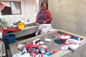 Los moradores de la comuna de Santa Clara de Mill&aacute;n ven afectadas sus actividades por la falta de agua. Foto: Carina Acosta / El Tel&eacute;grafo