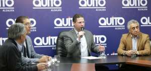 El alcalde de Quito, Mauricio Rodas, durante la rueda de prensa realizada esta ma&ntilde;ana.