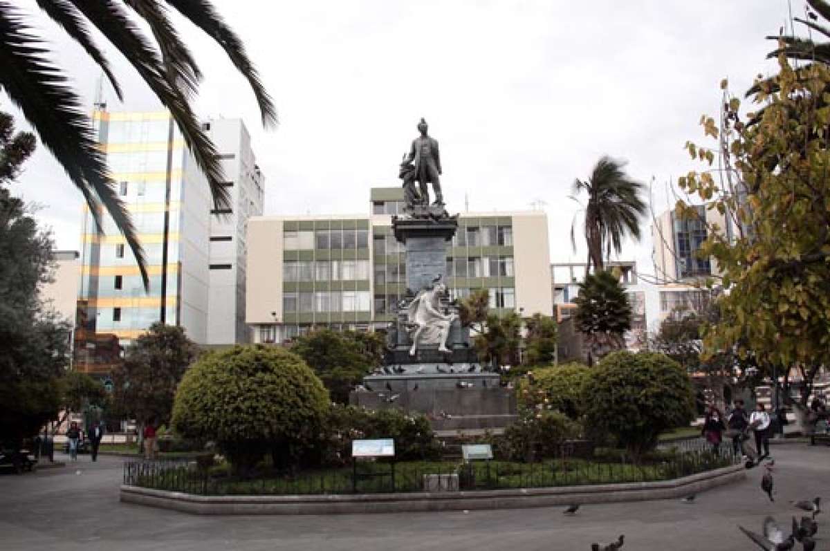 El legado cultural del escritor Juan Montalvo est&aacute; presente en diversos rincones de Ambato. En las aulas se aprende de &eacute;l a trav&eacute;s de una materia. Foto: Roberto Ch&aacute;vez / El Tel&eacute;grafo
