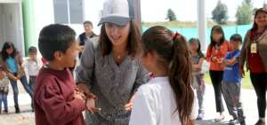 Isabel Maldonado, secretaria T&eacute;cnica del Plan Toda una Vida (con gorra), trabaj&oacute; junto a la comunidad en un taller sobre el C&oacute;digo de Convivencia.