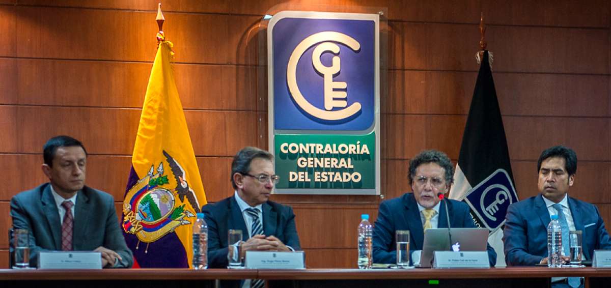 El contralor (s) Pablo Celi present&oacute; el lunes 9 de abril, el examen final sobre el manejo de la deuda p&uacute;blica entre 2012 y 2017.