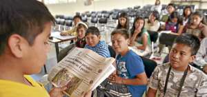 Docentes y periodistas a cargo del club, coinciden en que los talleres de lectura comprensiva y dictado anal&iacute;tico, iniciados en septiembre son claves para mejorar la redacci&oacute;n y discurso de los chicos. Foto: Roberto Ch&aacute;vez / El Tel&eacute;grafo