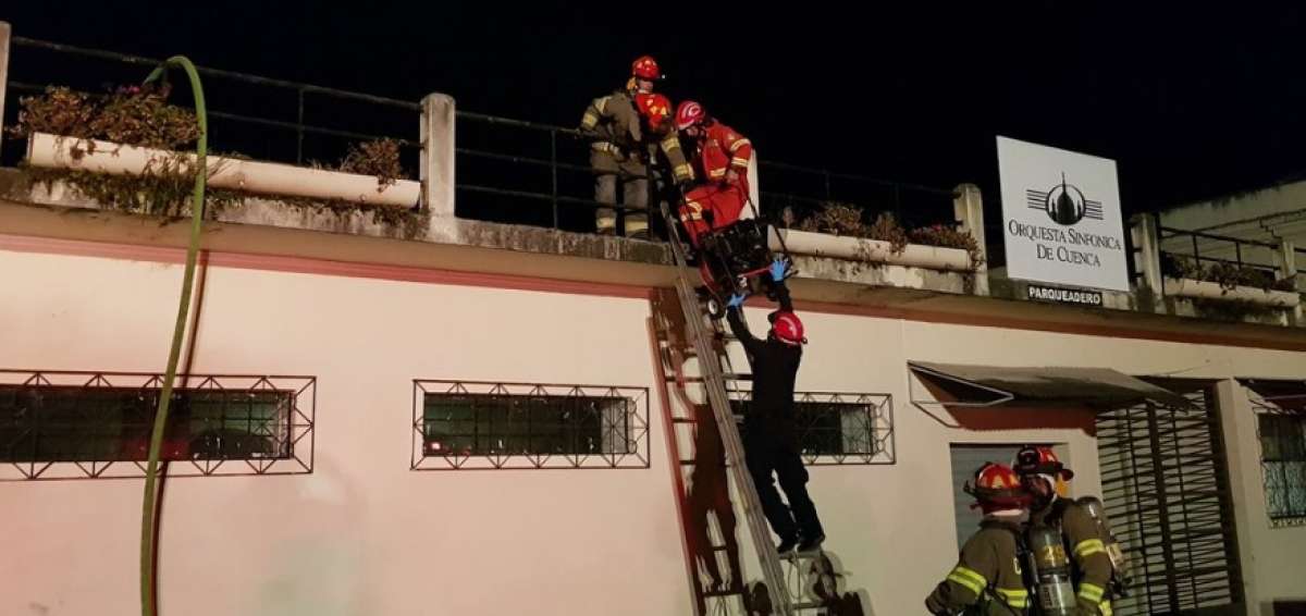 Cuarenta bomberos controlaron la emergencia. El fuego se origin&oacute; en la sala de ensayos de la Orquesta Sinf&oacute;nica de Cuenca.