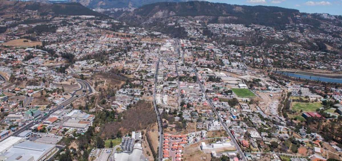 La expansi&oacute;n de la ciudad acarrea problemas para las autoridades y ciudadanos, como la movilidad.