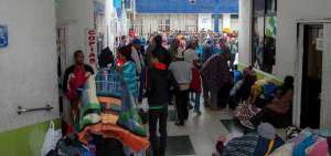 Menos de medio centenar de venezolanos siguen en frontera de Ecuador