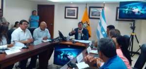 El mandatario durante un conversatorio con la prensa en Guayaquil. 