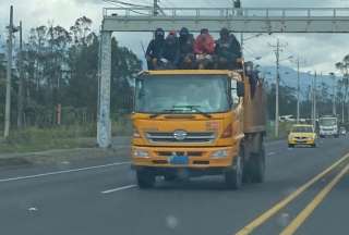 Manifestantes salen de Quito tras la firma del acuerdo de paz