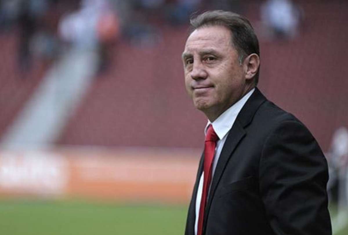 &Aacute;lex Aguinaga critic&oacute; convocatorias del DT Gustavo Alfaro