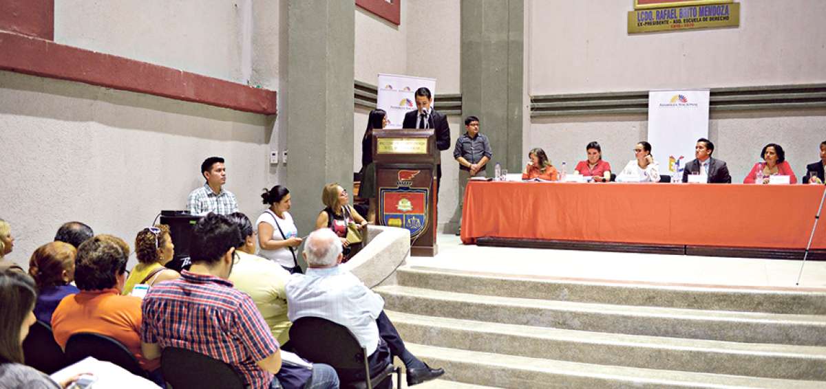 En la Facultad de Jurisprudencia se realiz&oacute; un debate sobre las reformas al C&oacute;digo de la Ni&ntilde;ez y Adolescencia.    