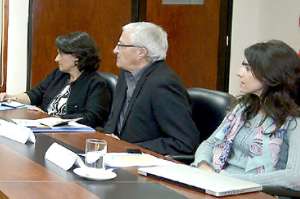 Camila Lanusse (a la derecha), Jos&eacute; Ord&oacute;&ntilde;ez y Alexandra P&eacute;rez (a la izquierda) son los miembros principales del equipo de transici&oacute;n del alcalde electo de Quito Mauricio Rodas. Foto: John Guevara |  El Tel&eacute;grafo