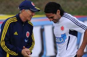 DT de Colombia P&eacute;kerman fue sometido a operaci&oacute;n ambulatoria en la rodilla