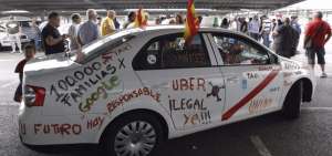 Taxistas espa&ntilde;oles protestan contra "competencia desleal" de apps