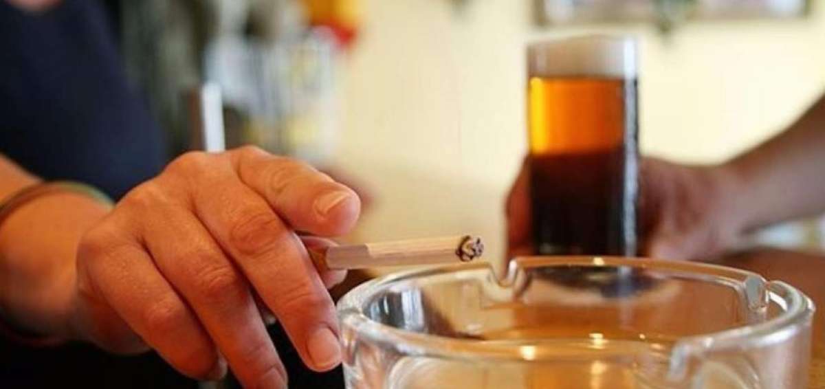 Se analiza subir los impuestos a cigarrillos, bebidas alcoh&oacute;licas y azucaradas. 
