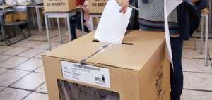 CNE habilita registro en l&iacute;nea para extranjeros residentes legalmente en Ecuador