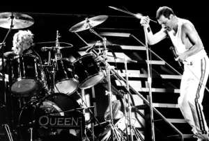 Imagen de 1986 del cantante Freddie Mercury, líder del grupo británico "Queen".