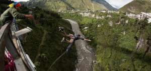 Ba&ntilde;os de Agua Santa es tambi&eacute;n reconocido por la pr&aacute;ctica de deportes de aventura. 