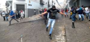 El texto se&ntilde;ala que en octubre Ecuador vivi&oacute; jornadas de violencia organizada que atentaban contra el orden democr&aacute;tico.